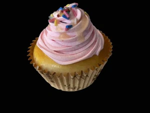 ❤️ Vtg Woo Locke Lifesize Frown Moments Strawberry Cupcake Magnet  - Picture 1 of 2