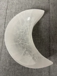 Cuenco de carga pulido Selenite Crescent Moon - Imagen 1 de 4
