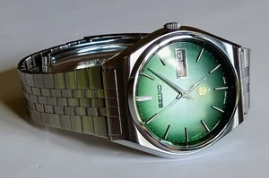 Vintage 1975 Seiko Quartz 0923-8060 grünes Zifferblatt Herrenuhr Japan Deadstock - Bild 1 von 22