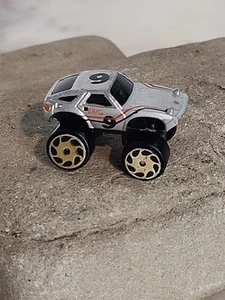 Seltener Micro Machines 1989 Galoob Porsche 928 Rennwagen #9 Name ERIC an der Seite - Bild 1 von 7