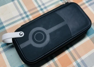 Estuche de viaje Pokemon Pokeball Nintendo Switch negro de lujo propiedad de un adulto Foto 1 de 4