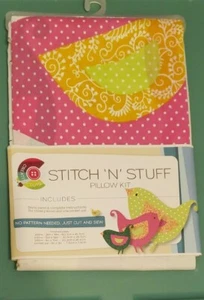 Kit de almohada Creative Cuts Stitch'N'Stuff para crear 3 almohadas - Imagen 1 de 4