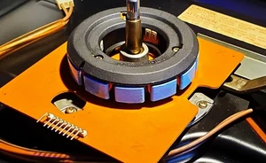 Technics SL-1700 MKI Rare Blue Motor & Bottom Plate tested 100% - Picture 1 of 3