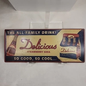 Vintage Original Delicious Strawberry Soda Blechschild, The All Family Drink! - Bild 1 von 2