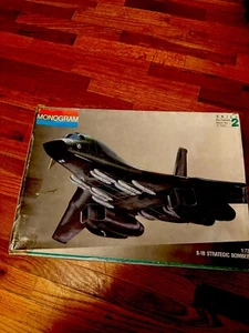 MONOGRAM 5606 1/72 SCALE B-1B STRATEGIC BOMBER - Picture 1 of 10