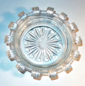 PEQUEÑO CENICERO O MONTAÑA RUSA DE VIDRIO ORNAMENTADO TRANSPARENTE VINTAGE REDONDO DE 3-3/4 PULGADAS DE ANCHO - Imagen 1 de 5