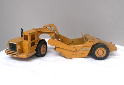 Vintage ERTL Caterpillar Wheel Tractor 631E CAT Earthmover Construction Scraper - Image 1 of 4