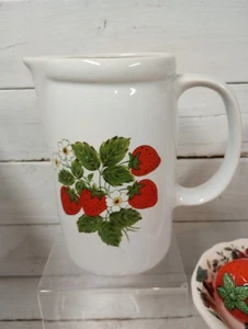 McCoy Keramik Krug Strawberry Country rot Erdbeeren weiß Bauernhaus  - Bild 1 von 8