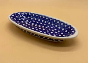 Plato de baratija ovalado azul pequeño firmado Vena con manchas blancas hecho a mano en Polonia - Imagen 1 de 6