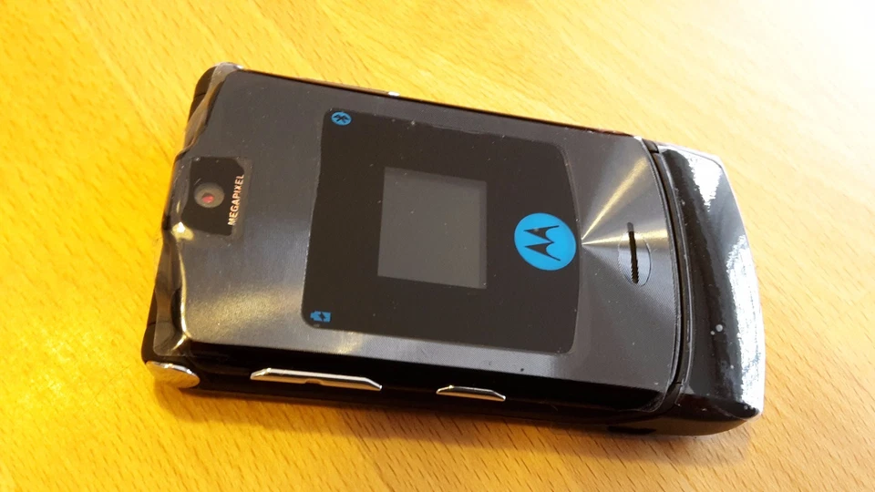 Motorola RAZR V3i Black Klapphandy >>> 36 Monate (3 Jahre) Gewährleistung