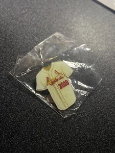 St. Louis Cardinals 2009 Souvenir Enamel Jersey Pin - Picture 1 of 4