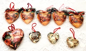 9 herzförmige Pappmaché Decoupaged Weihnachtsschmuck Herzen Schellack Vintage - Bild 1 von 12