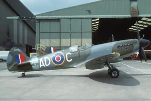 AIRCRAFT SLIDE N2866 RAF V.S. SPITFIRE reg PM631 - Foto 1 di 1