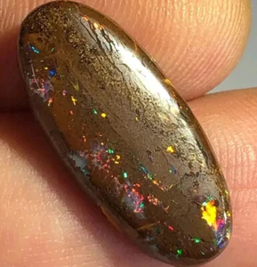 Cabochon Koroit Felsbrocken Opal australisches Oval 26x12 mm rot 13+ ct Eisenstein c08 - Bild 1 von 12