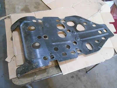 Polaris 500 Magnum RMK 2002 02 cuadro inferior protector placa de deslizamiento Foto 1 de 2