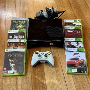 Microsoft Xbox 360 S Console Bundle 8 Games 1 Wireless Controller 320GB - Picture 1 of 10