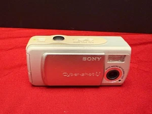 Sony Cyber-Shot DSC-U10 Mini Digitalkamera Autofokus Rauschunterdrückung - Bild 1 von 9