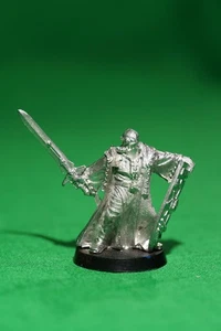 Warhammer 40k Inquisition Crusader Inquisitor with Sword & Shield metal OOP RARE - Foto 1 di 5