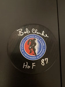 PHILADELPHIA FLYERS BOBBY CLARKE AUTOGRAFO HOF PUCK firmato con COA HOF 87 - Foto 1 di 1