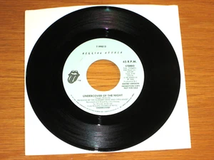 PROMO 80s ROCK 45 RPM - ROLLING STONES 7-99813 - "UNDERCOVER OF THE NIGHT" - Imagen 1 de 2