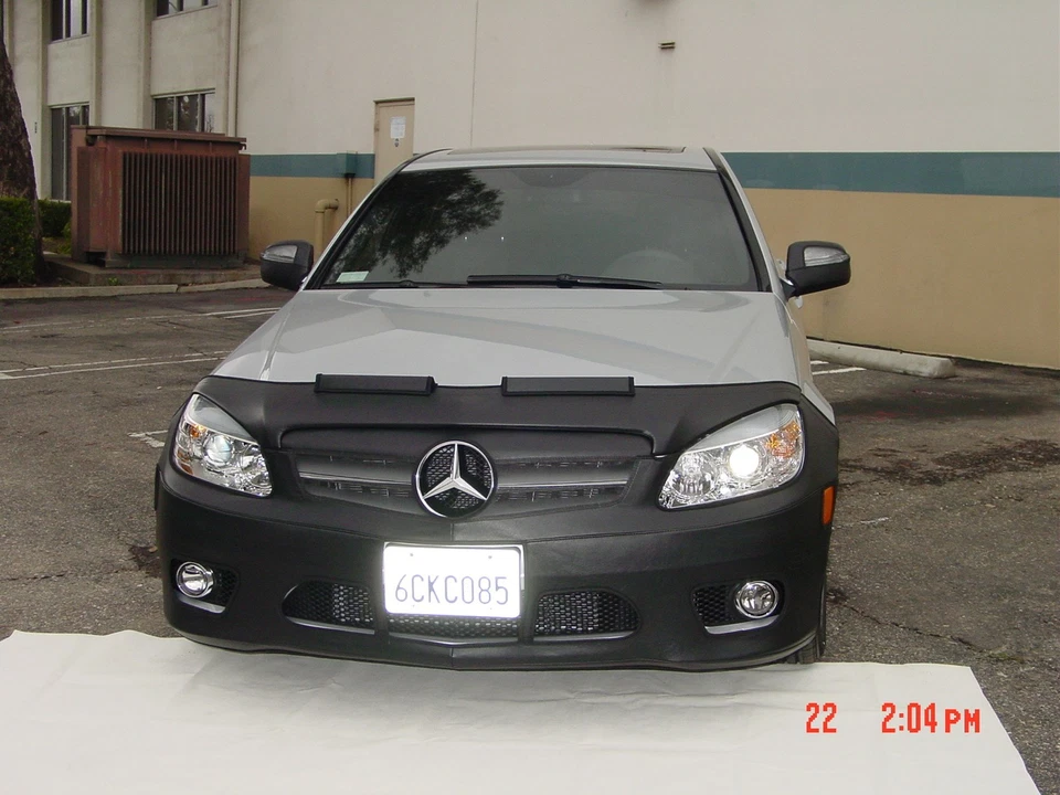 Sujetador con máscara frontal Colgan 2 piezas. Se adapta a Mercedes C300 Sport Sedán 2008-11 sin licencia. Foto 1 de 1