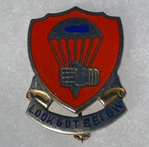 376th Field Artillery Battalion (ABN) DI DUI Pinback IE - Picture 1 of 2