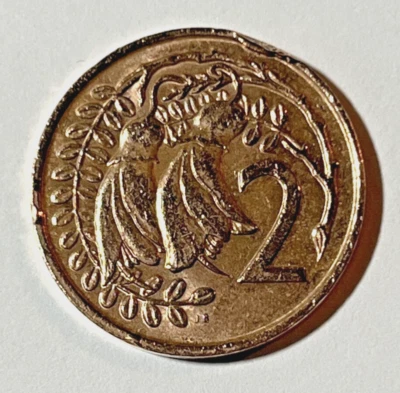 Moneda de 2 centavos de Nueva Zelanda 1977 flores Kowhai vida silvestre Foto 1 de 2