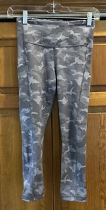 ATHLETA Ultimate Stash Pocket Texture Cameo Capri Leggings Size XS EUC - Picture 1 of 4
