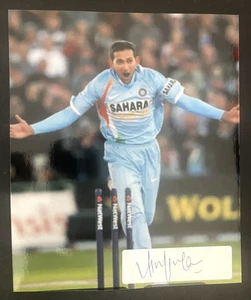 AJIT AGARKAR - INIDIAN TEST CRICKETER - EXCELLENT SIGNED COLOUR PHOTO - Picture 1 of 1