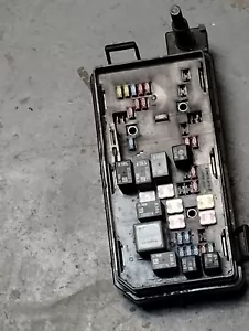 2008-2011 Cadillac DTS & Buick Lucerne Fuse Block Used - Picture 1 of 2