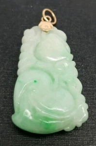 VINTAGE CARVED MOSS ON SNOW WHITE AND GREEN JADEITE JADE 14K GOLD PENDANT - Picture 1 of 4