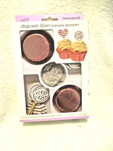 Festival~Hugs & Kisses Cupcake Decor Kit~Decorates 24 Cupcakes - Foto 1 di 9