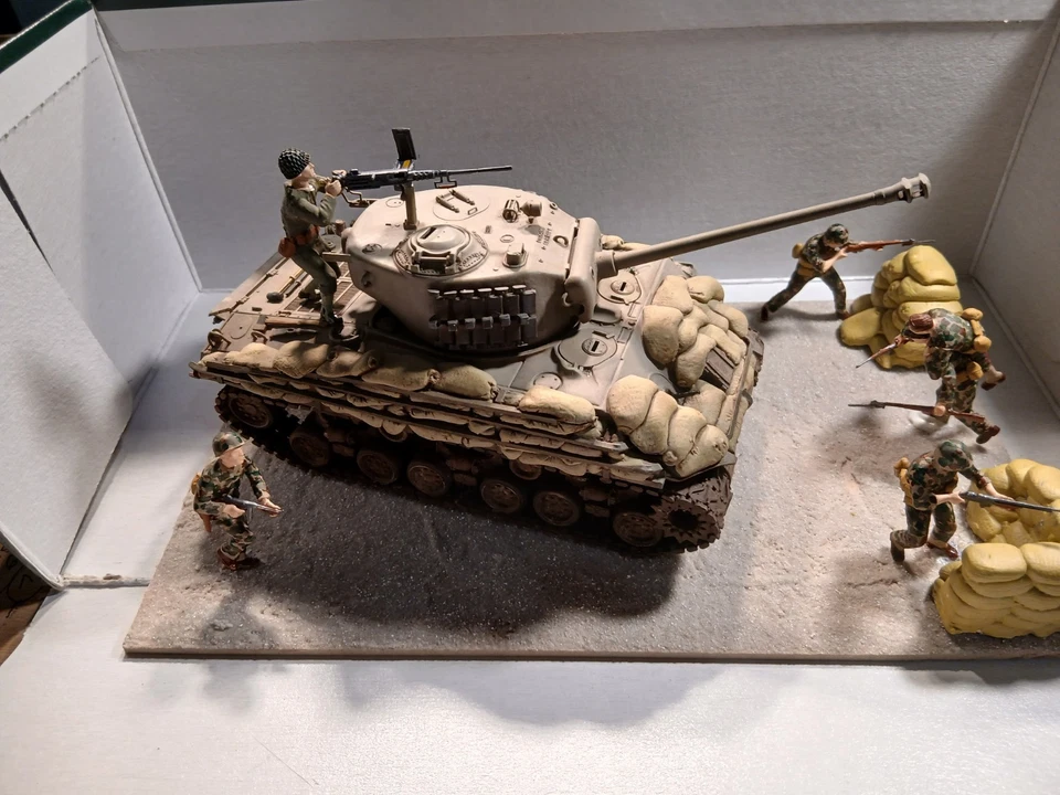 Diorama Armée Americaine Avec Char Sherman 1/35 - Photo 1/4