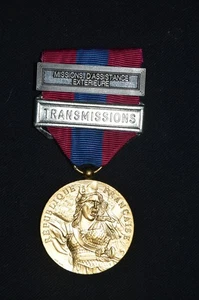 MEDAILLE DEFENSE NATIONALE-AGRAFES MISSIONS ASSISTANCE EXTERIEURE-TRANSMISSIONS - Picture 1 of 2