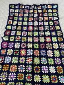 Vintage gehäkelte Granny Square afghanische Überwurf Schoßdecke 61 x 38" schön marineblau - Bild 1 von 9