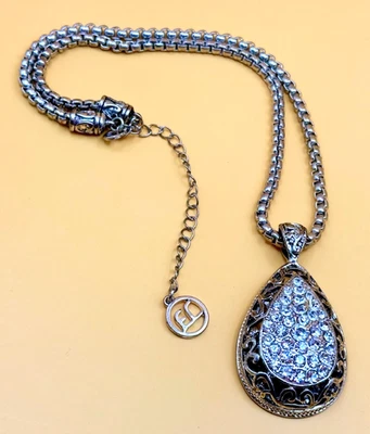 Cadena Erica Lyons Tonificada Plateada con Estrás Transparente Colgante Lágrima Foto 1 de 4