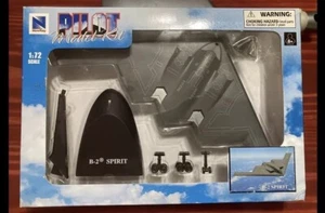 B-2 Spirit Stealth Bomber Jet Northrop USAF New-Ray Sky Pilot Model Kit - Picture 1 of 4