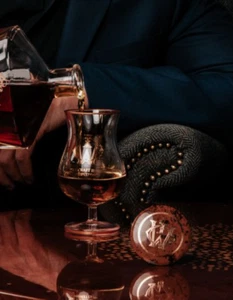 the craft irish whiskey co. Finn stemed glass. 4xglasses. xmas offer in discript - Picture 1 of 4