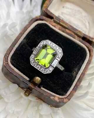 Anillo de boda de diamantes de peridoto natural talla esmeralda de 4,80 quilates de oro blanco sólido de 14 quilates Foto 1 de 4