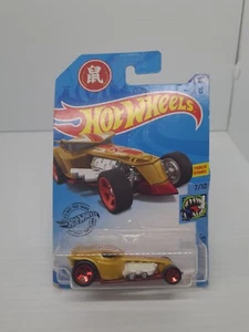 2017 Hot Wheels #91 Street Beasts 7/10 RATICAL RACER Gold NEW On Long Card GHG00 - Picture 1 of 9