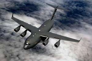 US Air Force Boeing C-17 Globemaster Glossy Photograph 8" x 12" - Picture 1 of 1