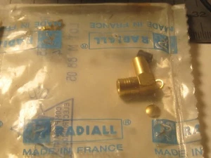 1pcs RADIALL R114165 RF Coaxial Connector, SMB Coaxial, Right Angle Plug, - Imagen 1 de 2