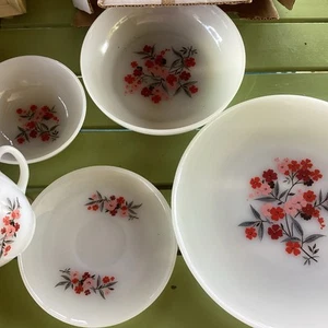 1 Juego de 5 Piezas Fire King Nuevo en Caja Vajilla Primrose Plato Tazón Taza de Té 3 Más Disponibles. - Imagen 1 de 11