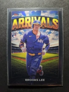 2025 Topps Finest Brooks Lee #A-1 Arrivals Black Refractor /10 RC Twins RARE - Bild 1 von 2