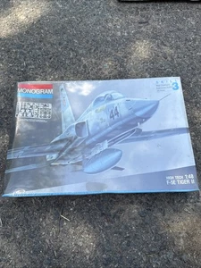 F-5E Tiger II + "F-5 In Action" Booklet - Picture 1 of 5