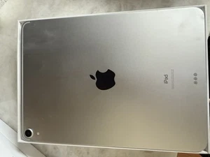 Apple Ipad Pro 11 cali 2018 z magiczną klawiaturą - Zdjęcie 1 z 6