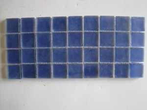 23 x 23 x 5 mm Milchglas Mosaikfliesen - 36 Stück auf Netzrücken - dunkelblau - Bild 1 von 1