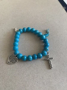 Faux Turquoise Elasticated Bracelet With 3 Charms - Picture 1 of 1