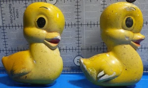 Vintage Miller Studio 1963 set 2 Yellow Ducks Chalkware Wall Plaque 1 cracked - Bild 1 von 7