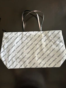 BORSA TOTE BAG VICTORIA'S SECRET WEEKENDER SIGNATURE BIANCA E NERA HTF VIAGGIO RITIRATA - Foto 1 di 6